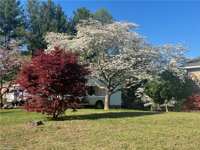 784 White Pines Country Club Road, Mount Airy, NC 27030