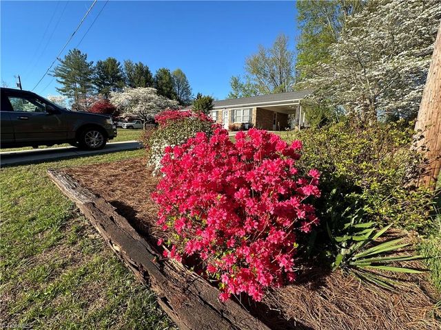784 White Pines Country Club Road, Mount Airy, NC 27030