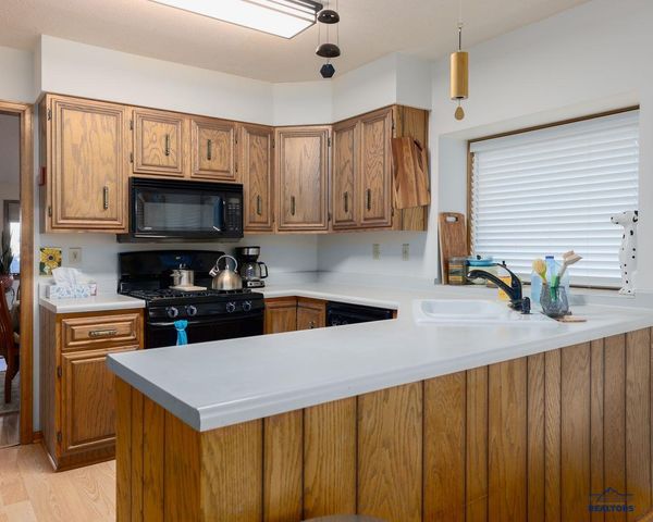 3225 BROADMOOR DR, Rapid City, SD 57702