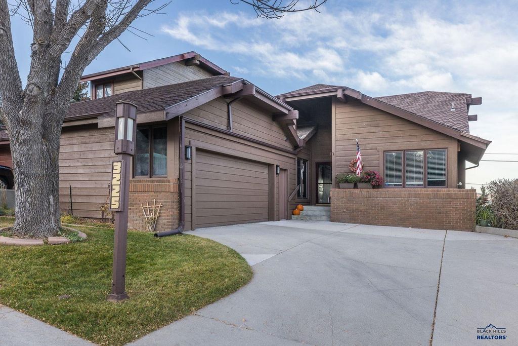 3225 BROADMOOR DR, Rapid City, SD 57702
