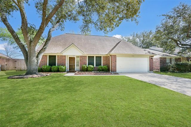 2507 Foxden Drive, Pearland, TX 77584