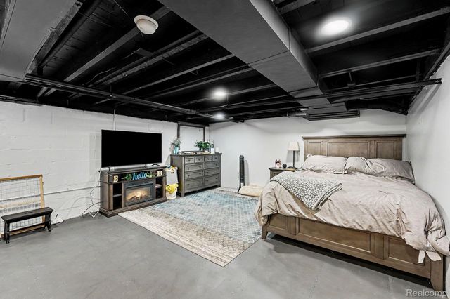 8215 Clinton River Road, Sterling Heights, MI 48314