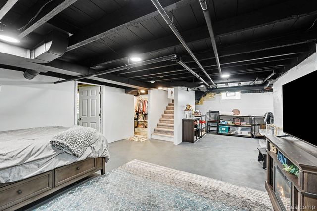 8215 Clinton River Road, Sterling Heights, MI 48314