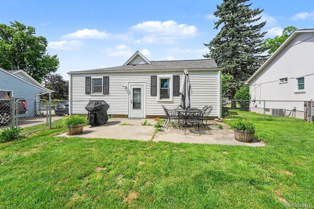 8215 Clinton River Road, Sterling Heights, MI 48314