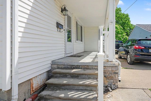 8215 Clinton River Road, Sterling Heights, MI 48314