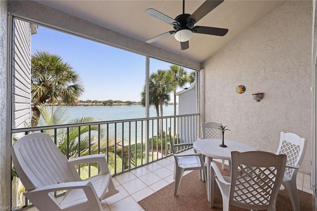 2541 Citrus Lake Dr Apt 205, Naples, FL 34109