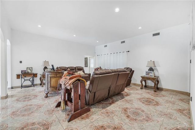 1069 E Alpha Street, Roma, TX 78584