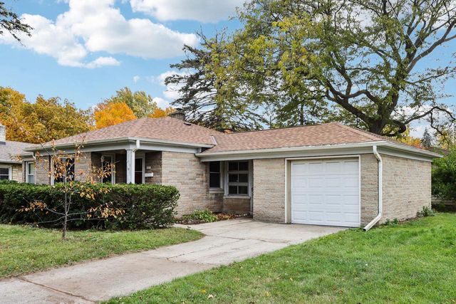 1011 W Silver Spring DRIVE, Milwaukee, WI 53209
