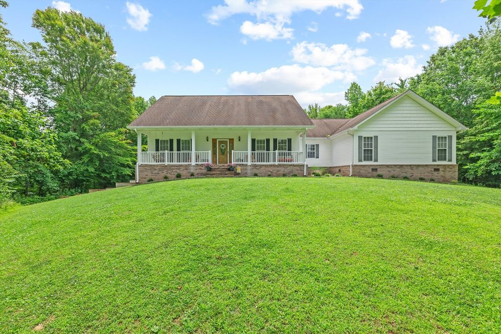 5546 Old Kentucky Rd, Byrdstown, TN 38549