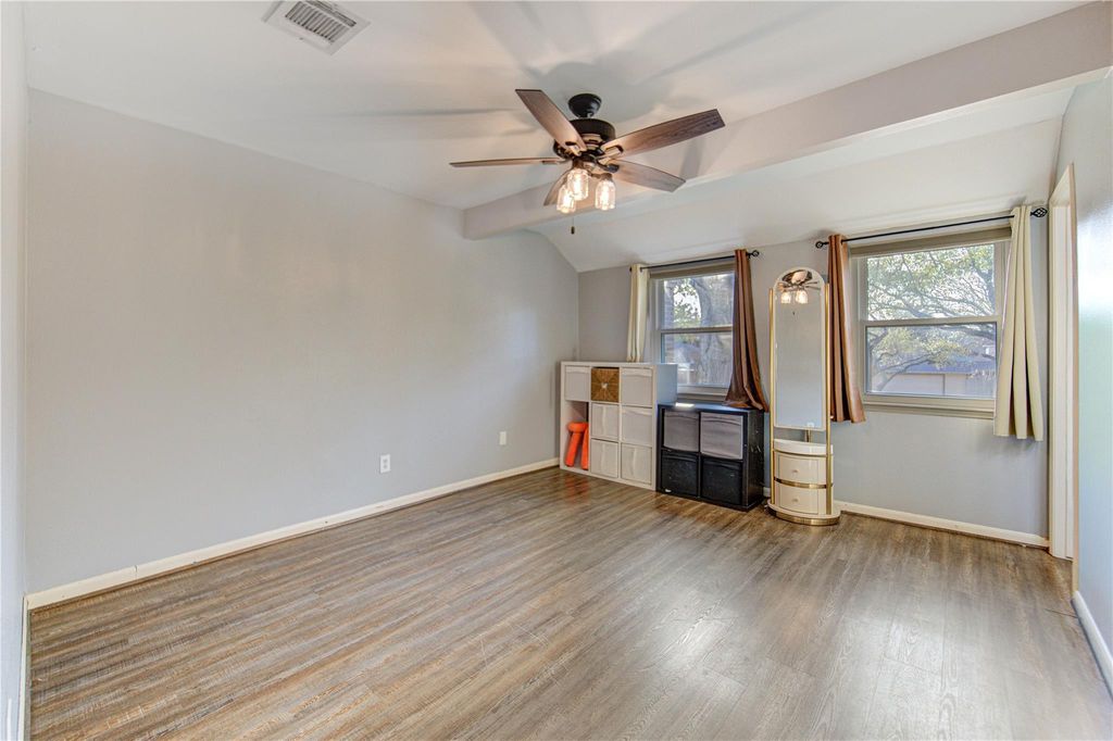 Image 10 of property listing at 1160 N Kirkwood Road 1160, Houston, TX 77043