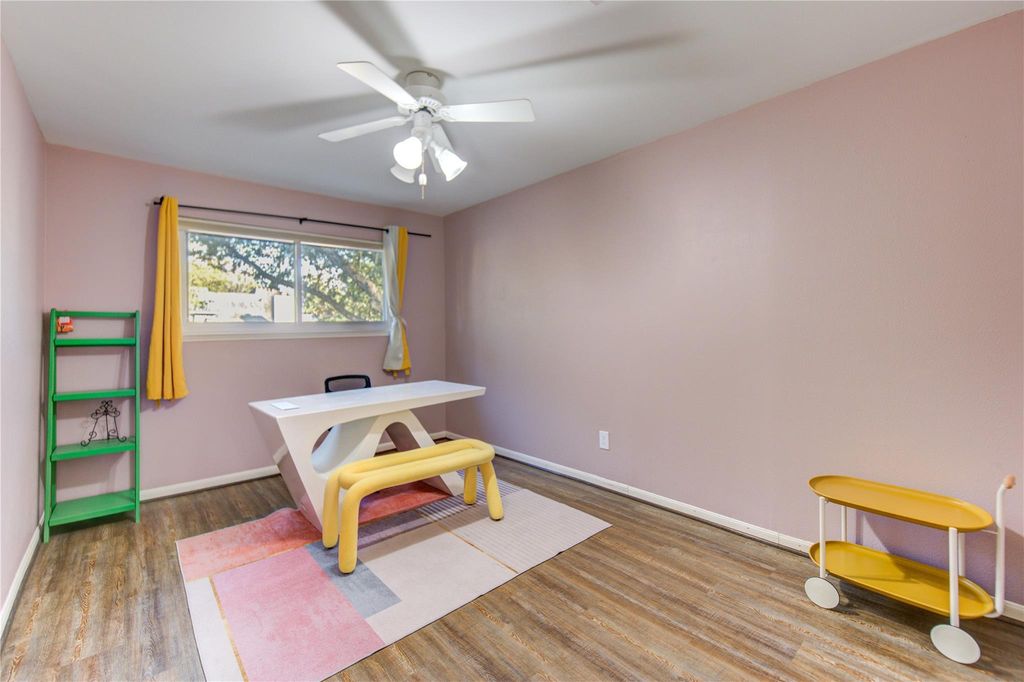 Image 12 of property listing at 1160 N Kirkwood Road 1160, Houston, TX 77043