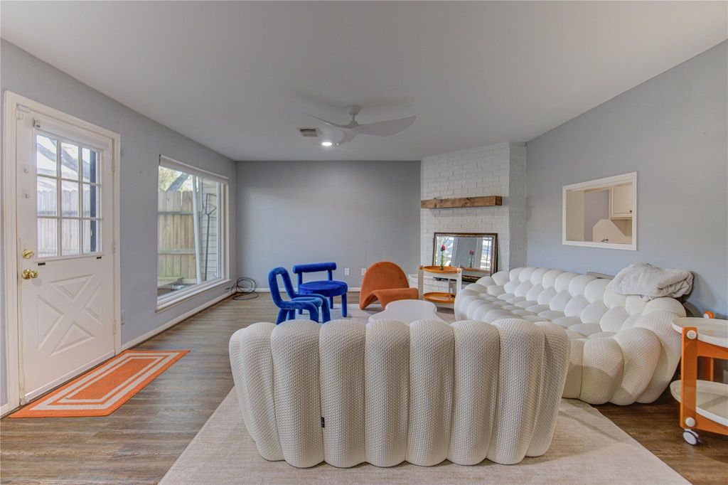 Image 2 of property listing at 1160 N Kirkwood Road 1160, Houston, TX 77043