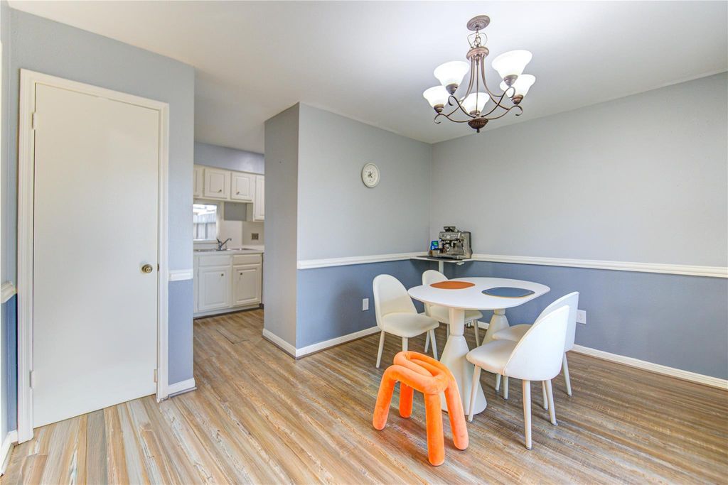 Image 8 of property listing at 1160 N Kirkwood Road 1160, Houston, TX 77043