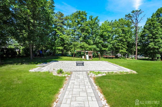 17 Rachel Lane, Monroe, NJ 08831