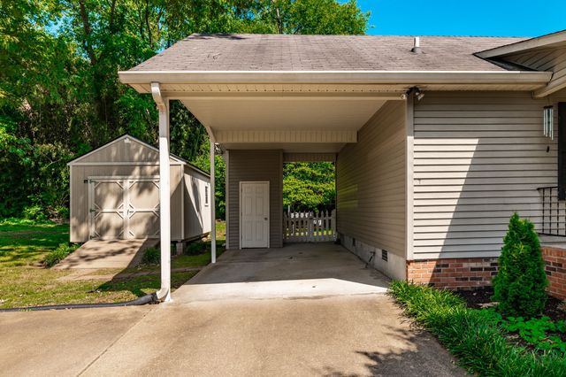 1251 Hillwood Ct, Gallatin, TN 37066