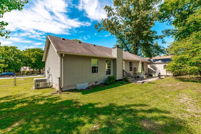 1251 Hillwood Ct, Gallatin, TN 37066