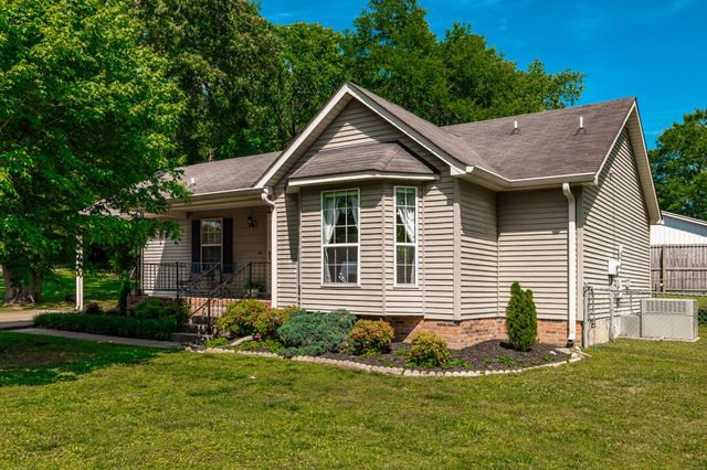 1251 Hillwood Ct, Gallatin, TN 37066