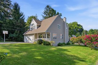 8 Crossman Road, Centerport, NY 11721