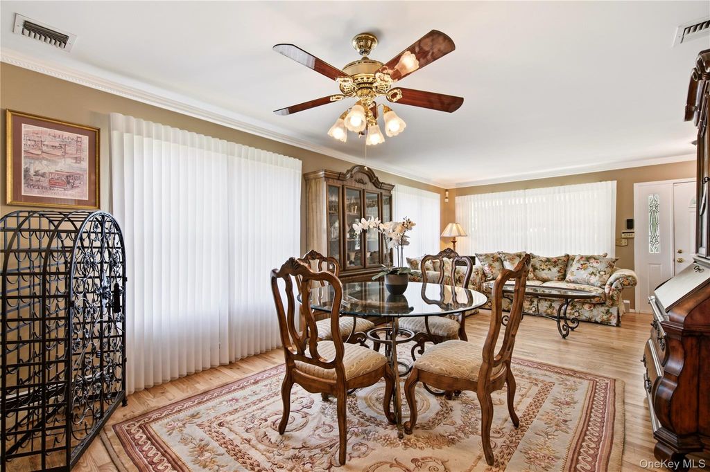 8 Crossman Road, Centerport, NY 11721 — photo 5