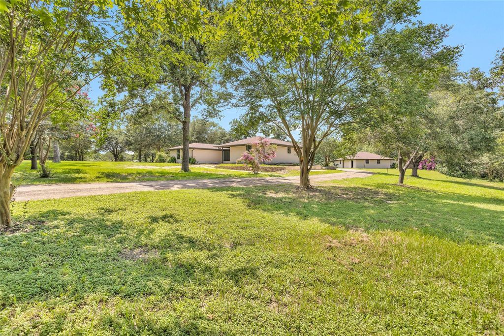 3706 County Road 409, Navasota, TX 77868