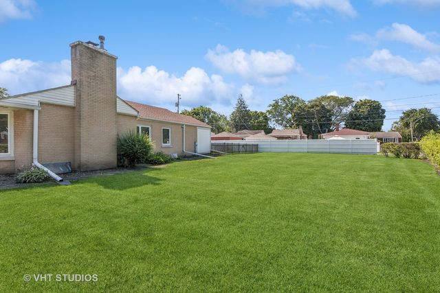 5261 Mulford Street, Skokie, IL 60077