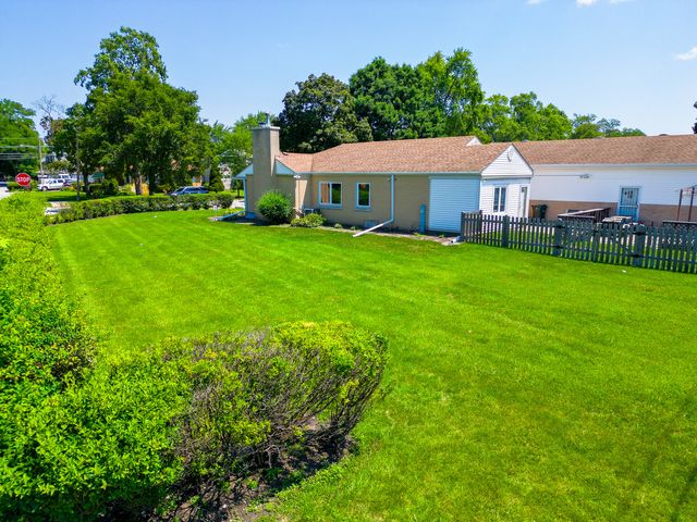 5261 Mulford Street, Skokie, IL 60077