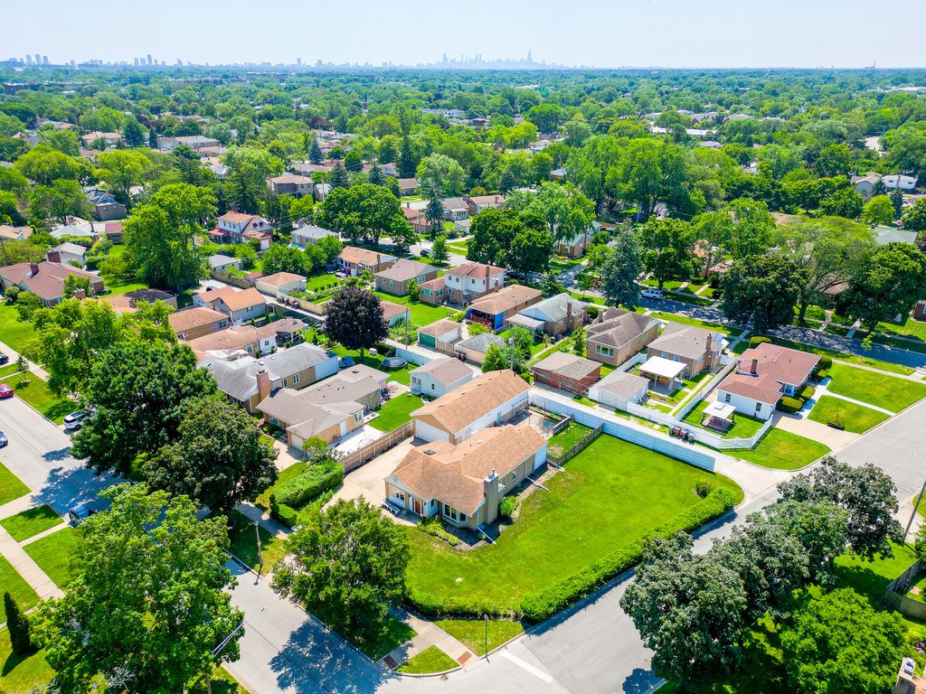 5261 Mulford Street, Skokie, IL 60077