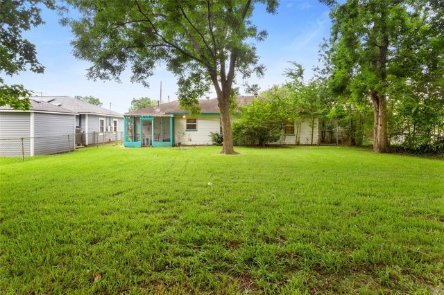 4010 Victoria Avenue, Dickinson, TX 77539