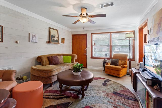 4010 Victoria Avenue, Dickinson, TX 77539