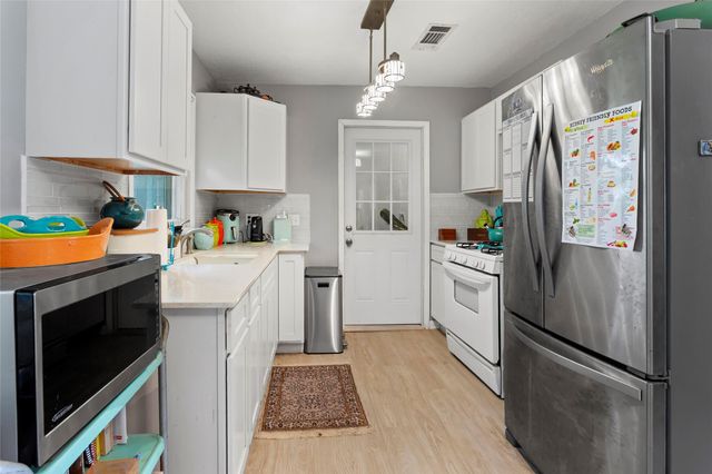 4010 Victoria Avenue, Dickinson, TX 77539