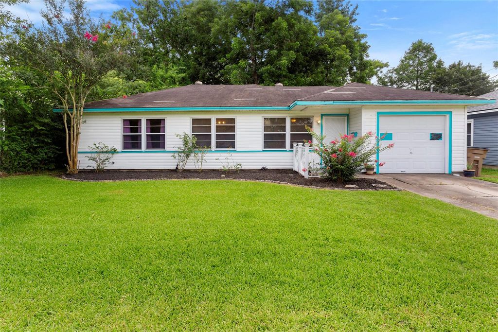 4010 Victoria Avenue, Dickinson, TX 77539