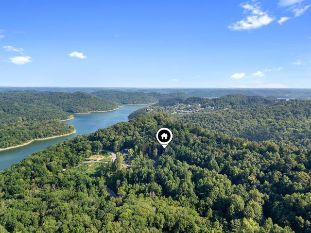 2405 Shoreside Dr, Smithville, TN 37166