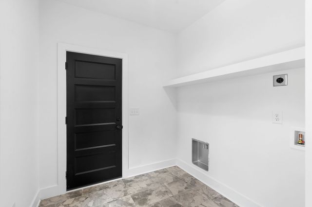 2405 Shoreside Dr, Smithville, TN 37166