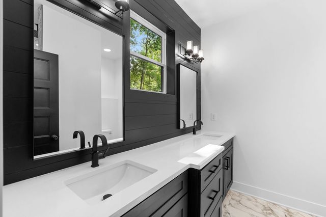 2405 Shoreside Dr, Smithville, TN 37166