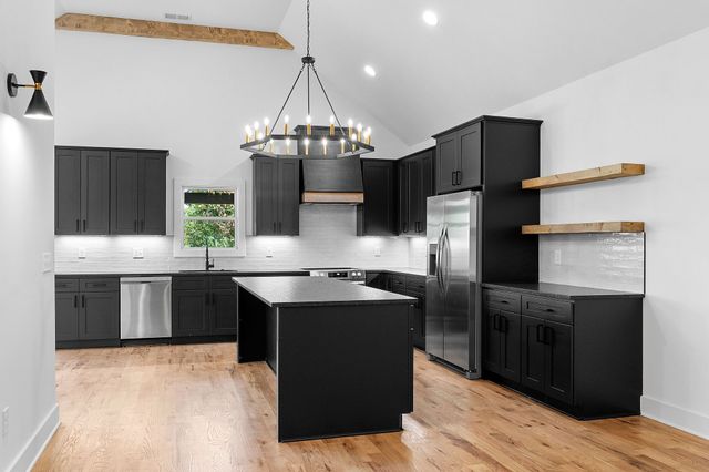 2405 Shoreside Dr, Smithville, TN 37166