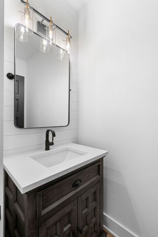 2405 Shoreside Dr, Smithville, TN 37166