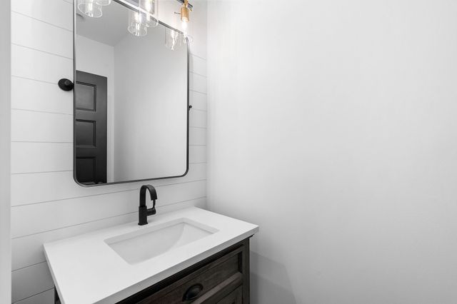 2405 Shoreside Dr, Smithville, TN 37166