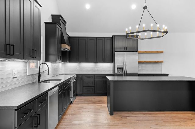 2405 Shoreside Dr, Smithville, TN 37166