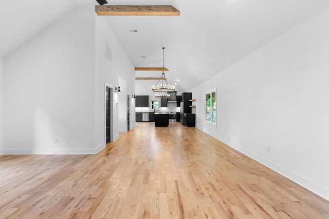 2405 Shoreside Dr, Smithville, TN 37166