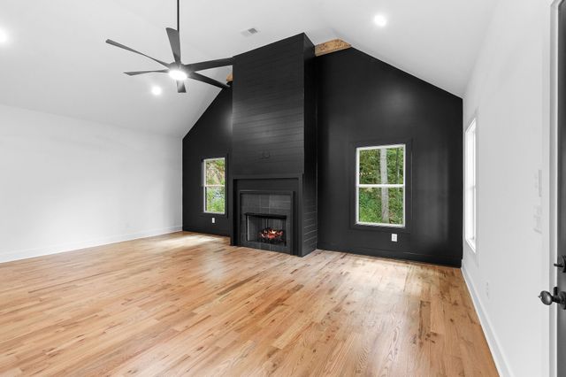 2405 Shoreside Dr, Smithville, TN 37166