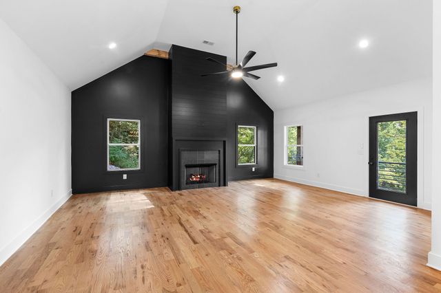 2405 Shoreside Dr, Smithville, TN 37166