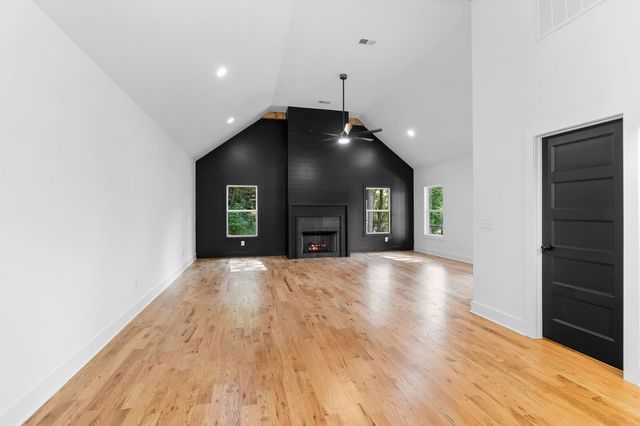 2405 Shoreside Dr, Smithville, TN 37166