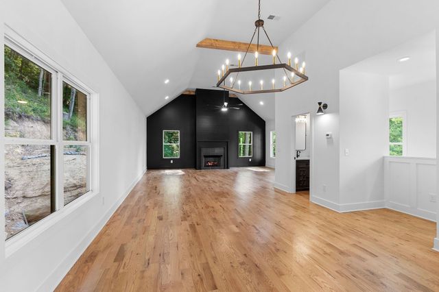 2405 Shoreside Dr, Smithville, TN 37166