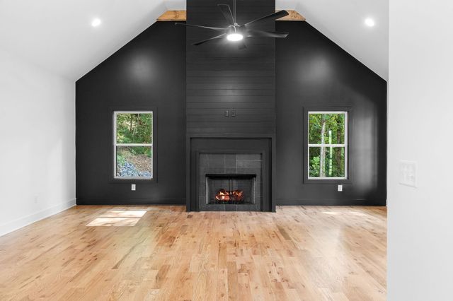 2405 Shoreside Dr, Smithville, TN 37166