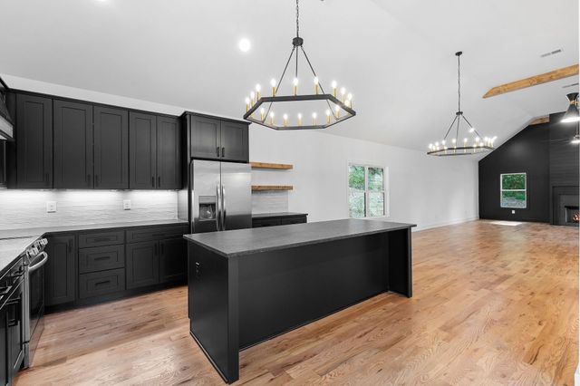 2405 Shoreside Dr, Smithville, TN 37166