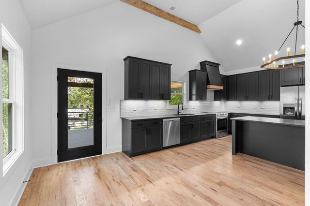 2405 Shoreside Dr, Smithville, TN 37166