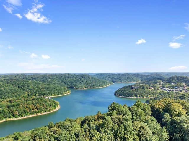 2405 Shoreside Dr, Smithville, TN 37166