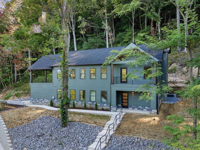 2405 Shoreside Dr, Smithville, TN 37166