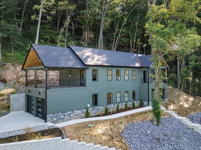 2405 Shoreside Dr, Smithville, TN 37166