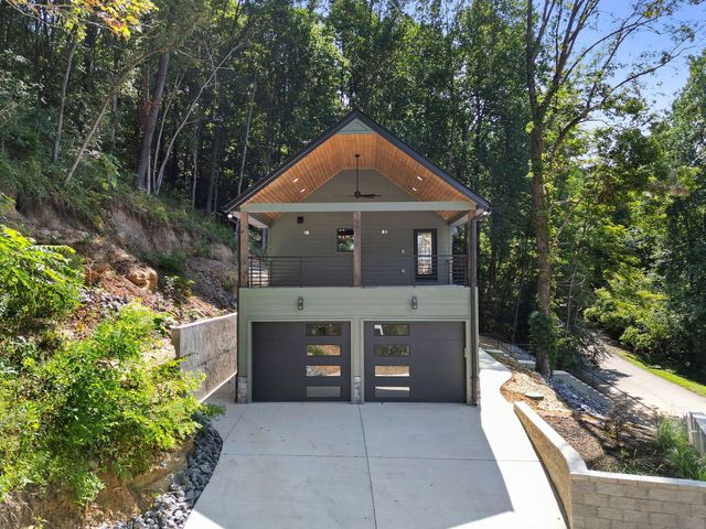 2405 Shoreside Dr, Smithville, TN 37166